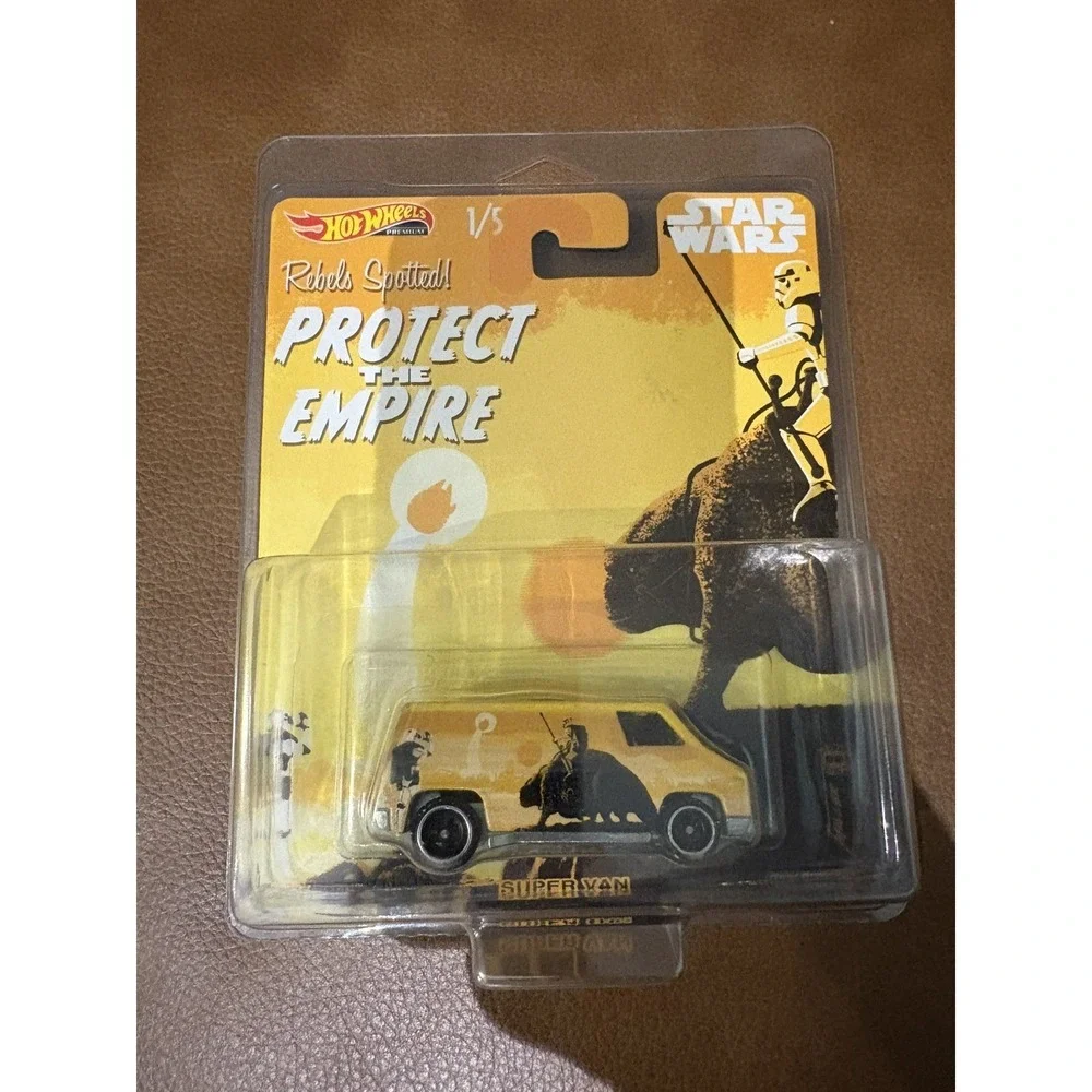 HOT WHEELS 2019 Pop Culture star wars super van. Ships in protector.